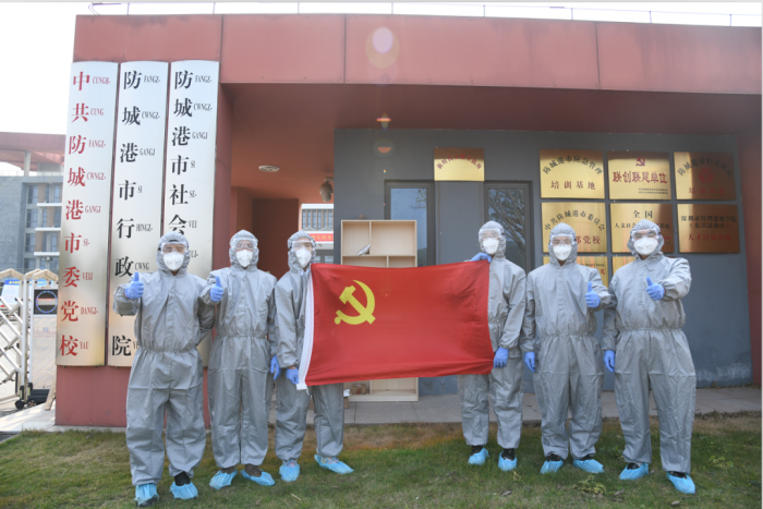 抗疫突擊隊(duì)員合影